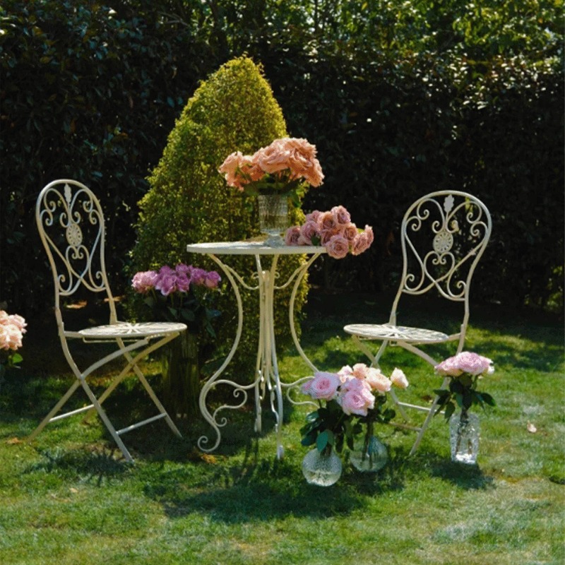 Französische Vintage-Eisen-Tis – Outdoor Furniture Vintage Bewertung und Preis